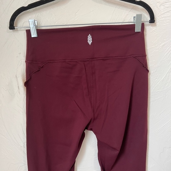 NWT Free People Movement high rise ruffle leggings fig jam size Medium - Picture 7 of 8